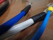 Кабельные перемычки ПУГв 1,5-180 мм² с обжатыми наконечниками ТМЛ и НКИ. Надёжные соединения для электрораспределительных устройств.